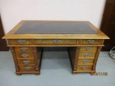 6453 - Psaci stul orech korenice  1890  150 x 89 cm V - 78 cm  -  PRODANO